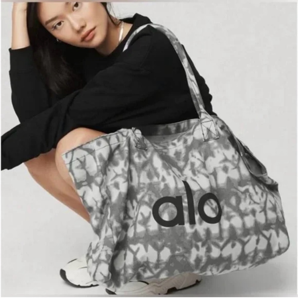 ALO Yoga Black and Gray Women's Tote Bag